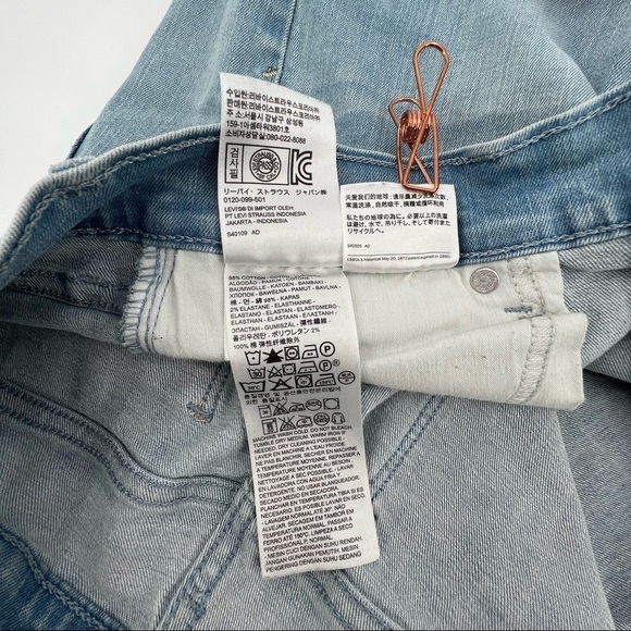 Levi's Cuffed Hem Denim Jean Shorts Size 27 Women’s - Picture 7 of 8